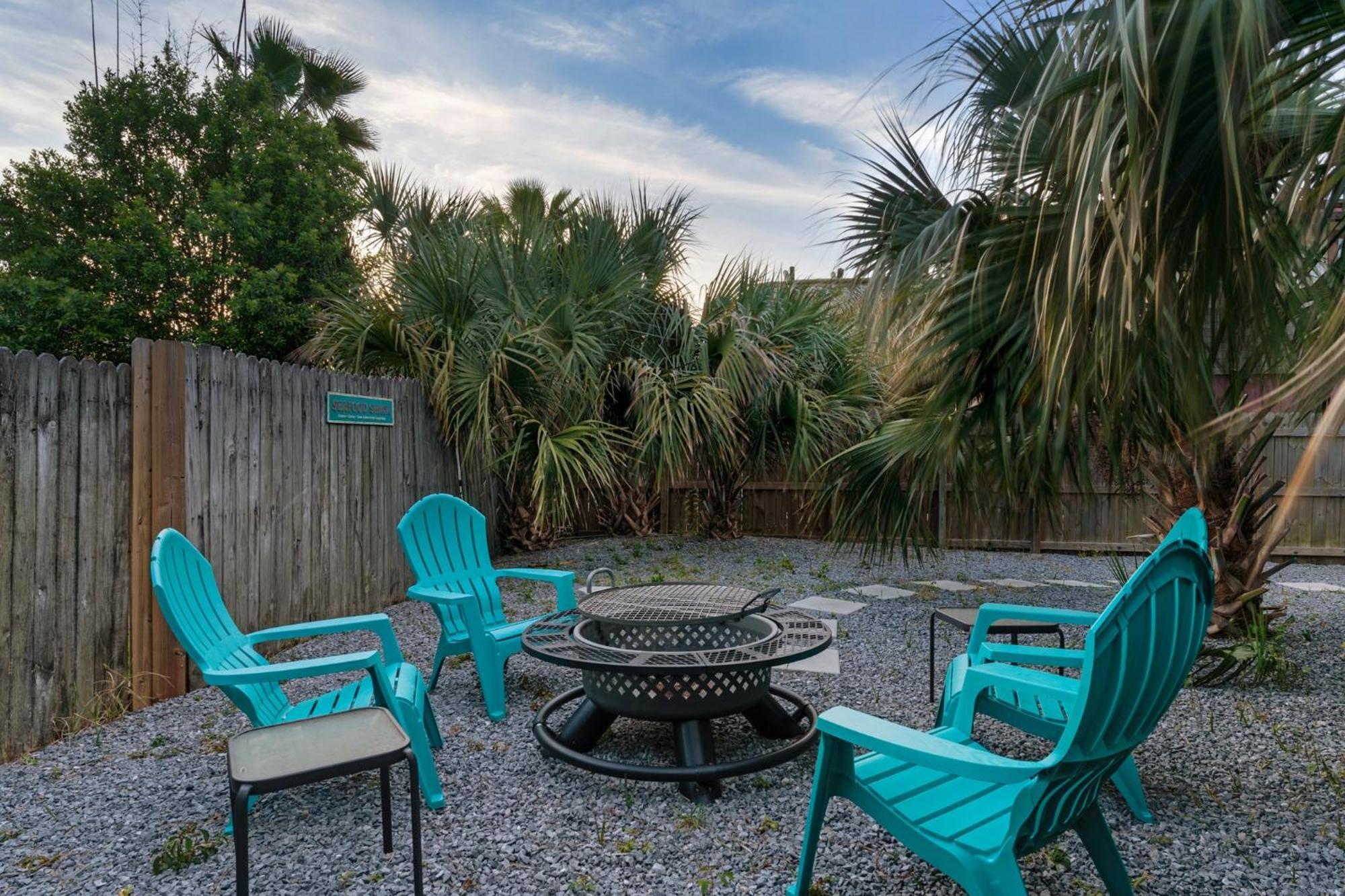 Holiday home Walk To Restaurants Fire Pit Large Porch *